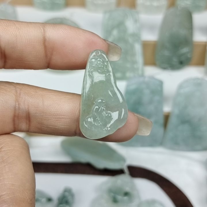 翡翠颈饰未镶嵌天然翡翠a货飘绿悟道。