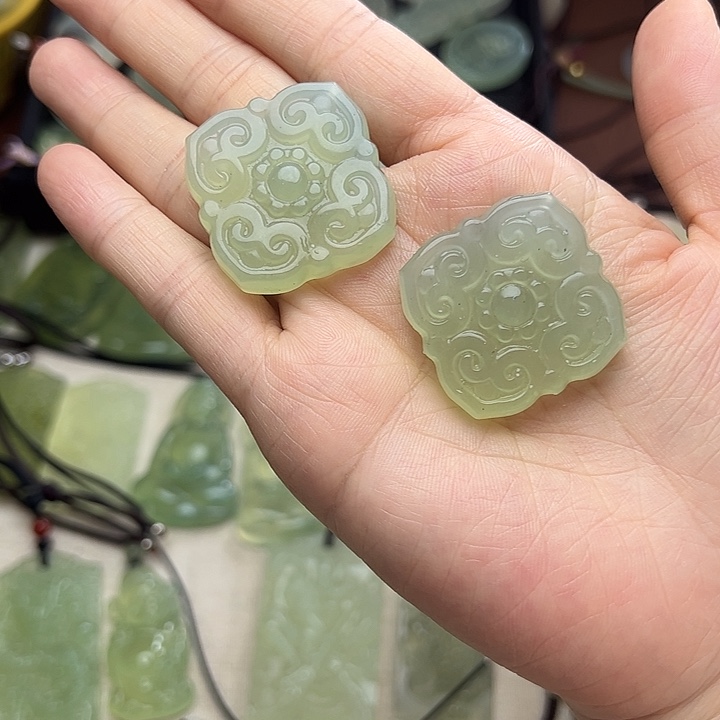 蛇纹石玉合金颈饰