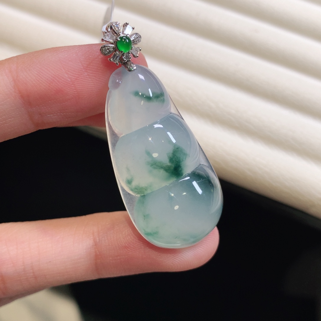 翡翠颈饰18K金镶嵌福豆