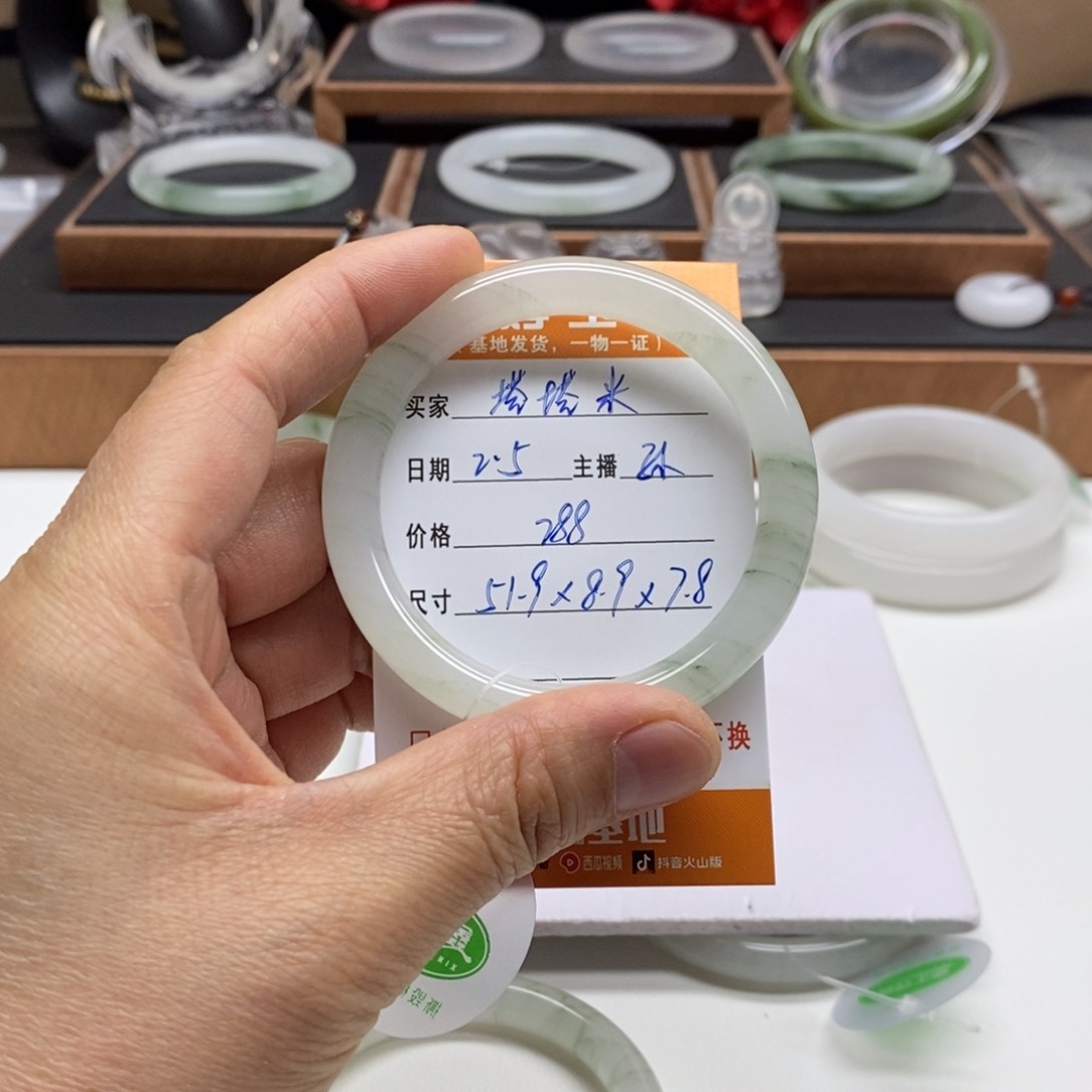 石英质玉手镯未镶嵌塔***