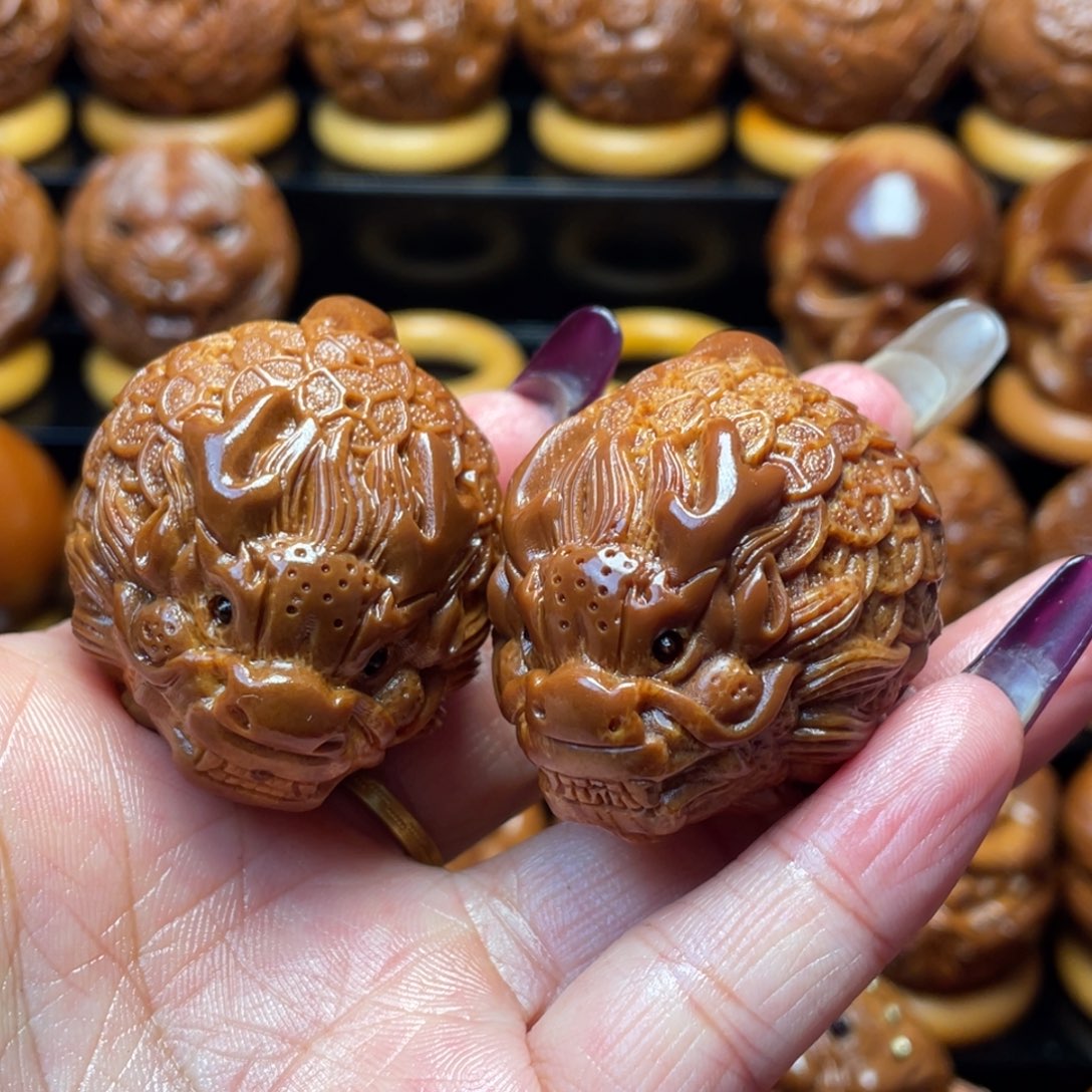 l***n橄榄核把件橄榄球