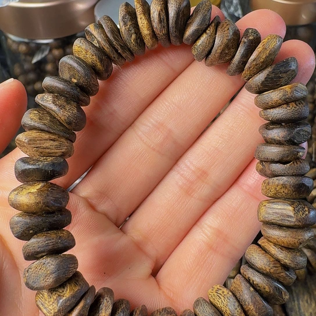 沉香手串牛肉干壳子16克