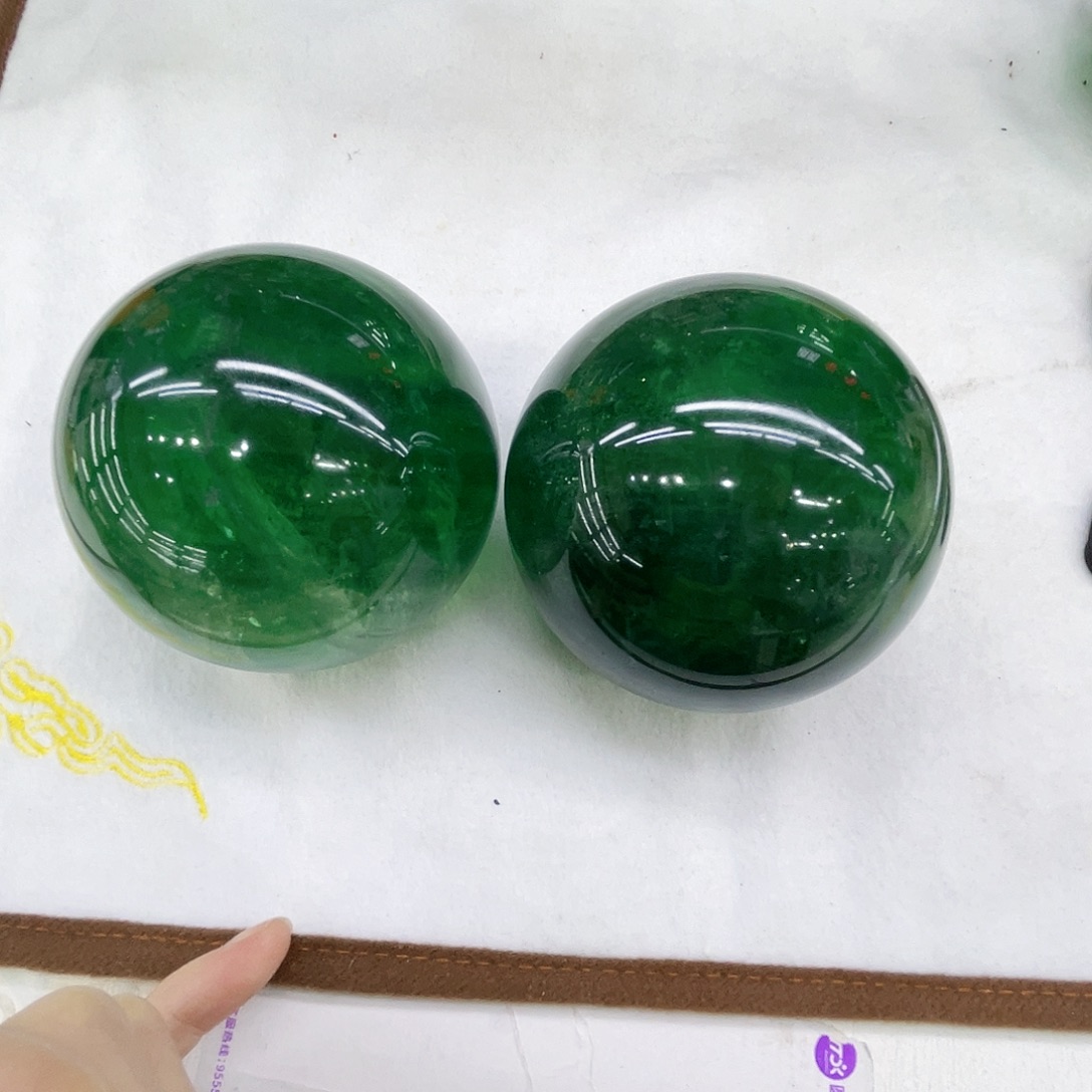 满***河萤石未镶嵌直径约7.8+7.9