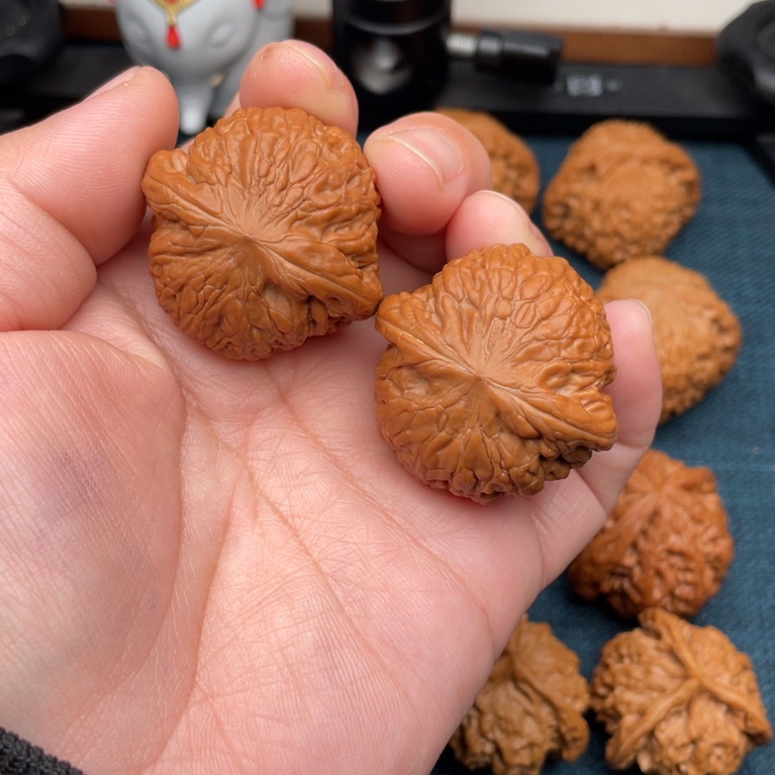 把件文玩核桃全品红皮老树铁锤38