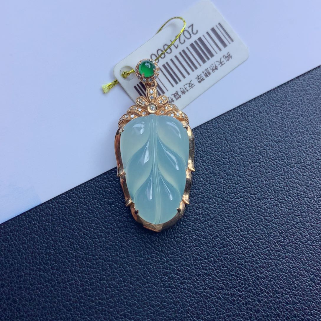 翡翠颈饰未镶嵌金枝玉叶