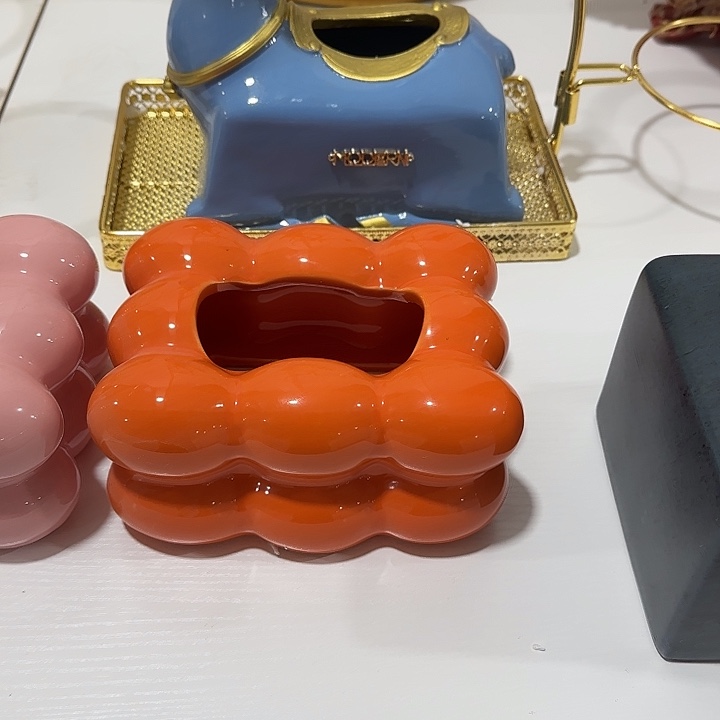 Y***e陶瓷摆件哈哈哈哈