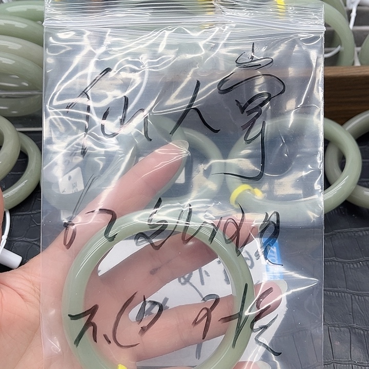 石英质玉未镶嵌手镯