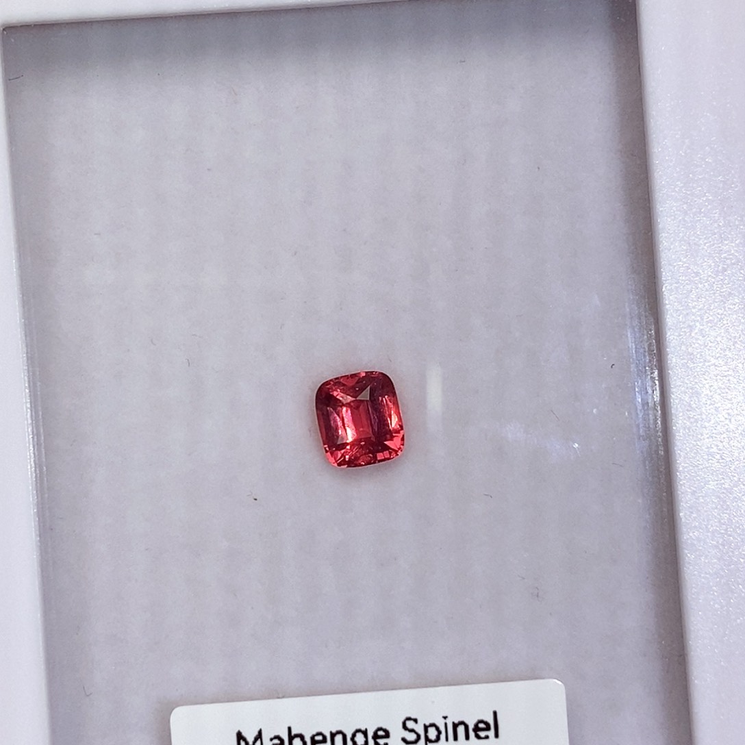 尖晶石裸石未镶嵌1.07克拉马亨盖