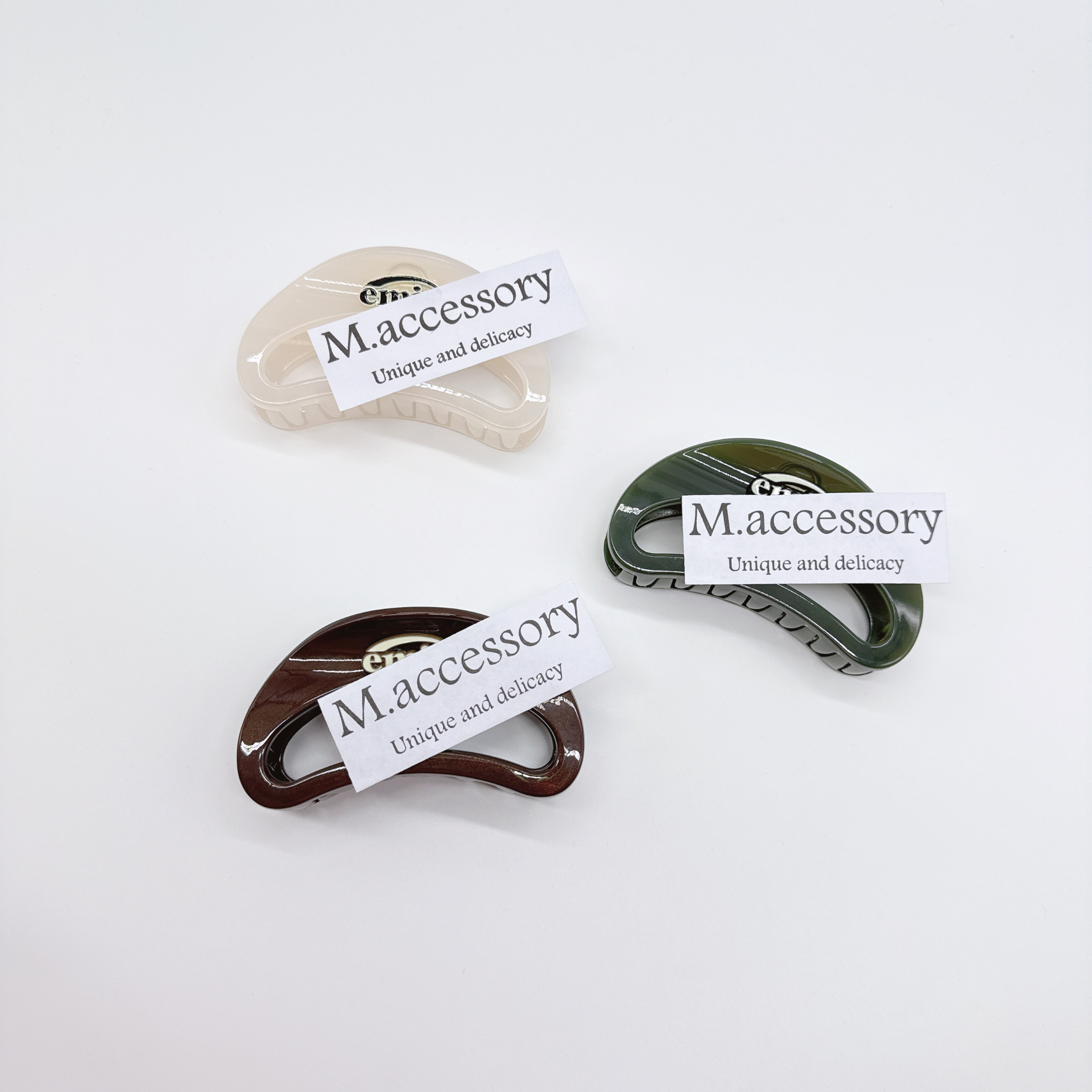 Mi33  半圆镂空字母鲨鱼夹抓夹 Z08063Z43