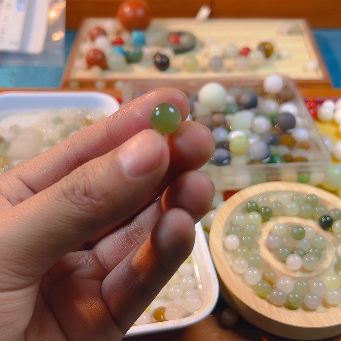 和田玉卡10散珠未镶嵌