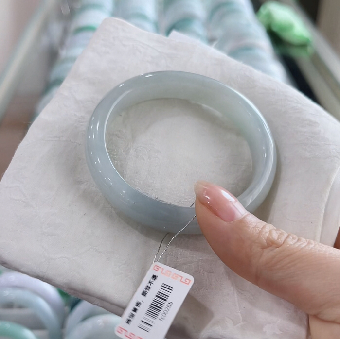 53贵妃天然A货翡翠手镯