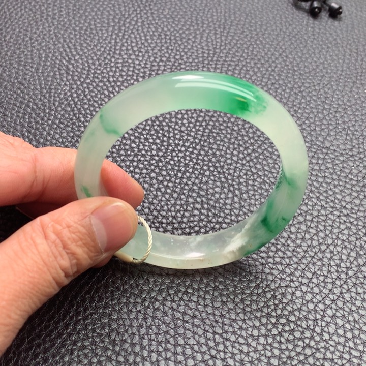 石英质玉手镯未镶嵌相**沫