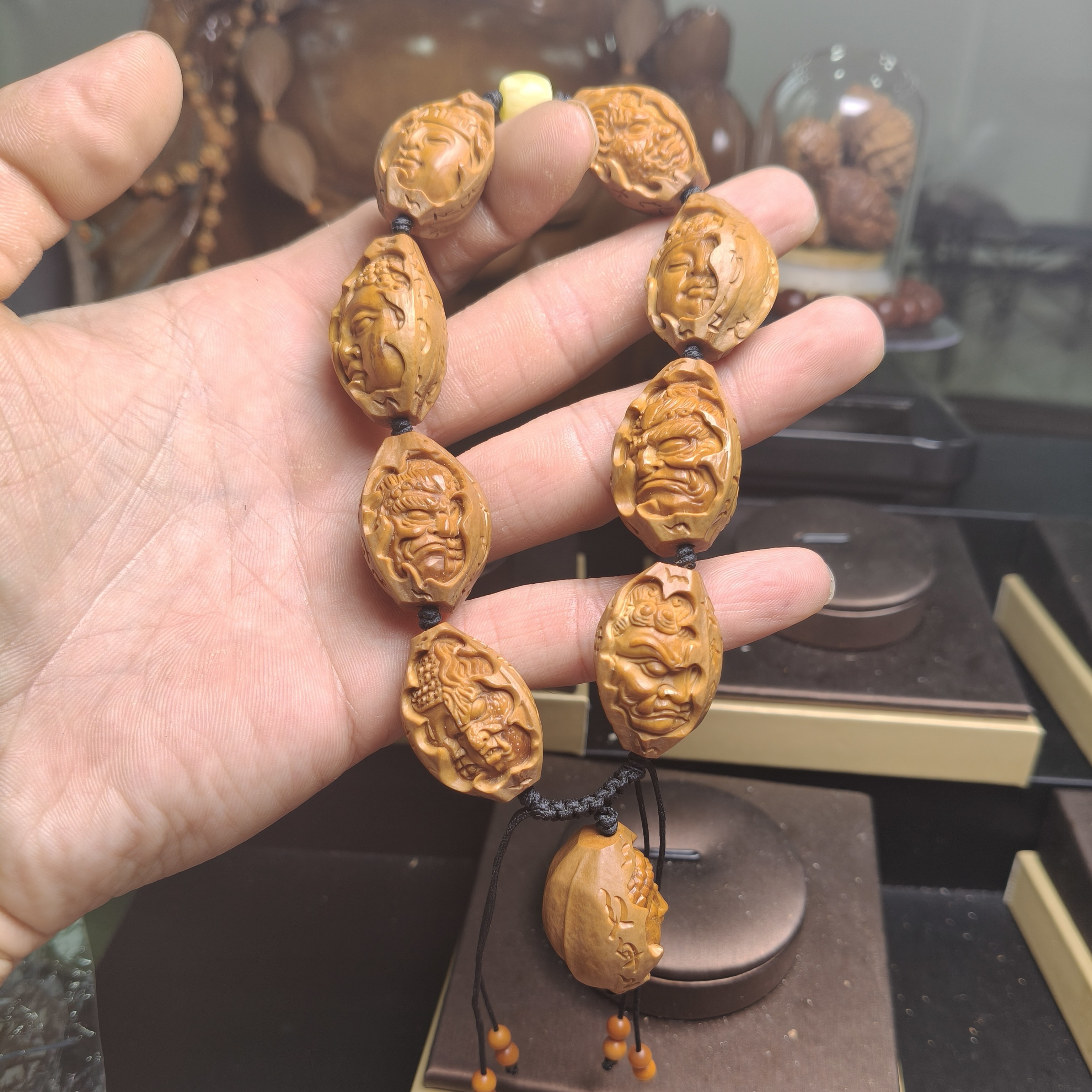 精选手工雕刻原皮佛魔一念橄榄核雕文玩手链