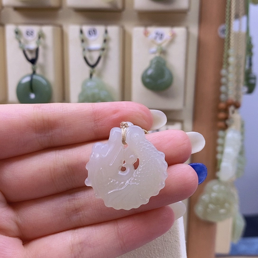 颈饰未镶嵌和田玉