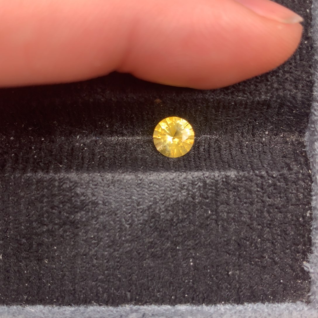 蓝宝石裸石未镶嵌E*金丝雀1.12ct
