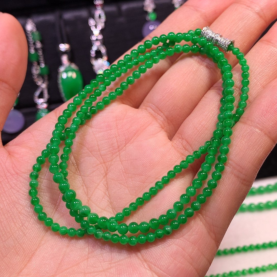 翡翠18K金镶嵌颈饰