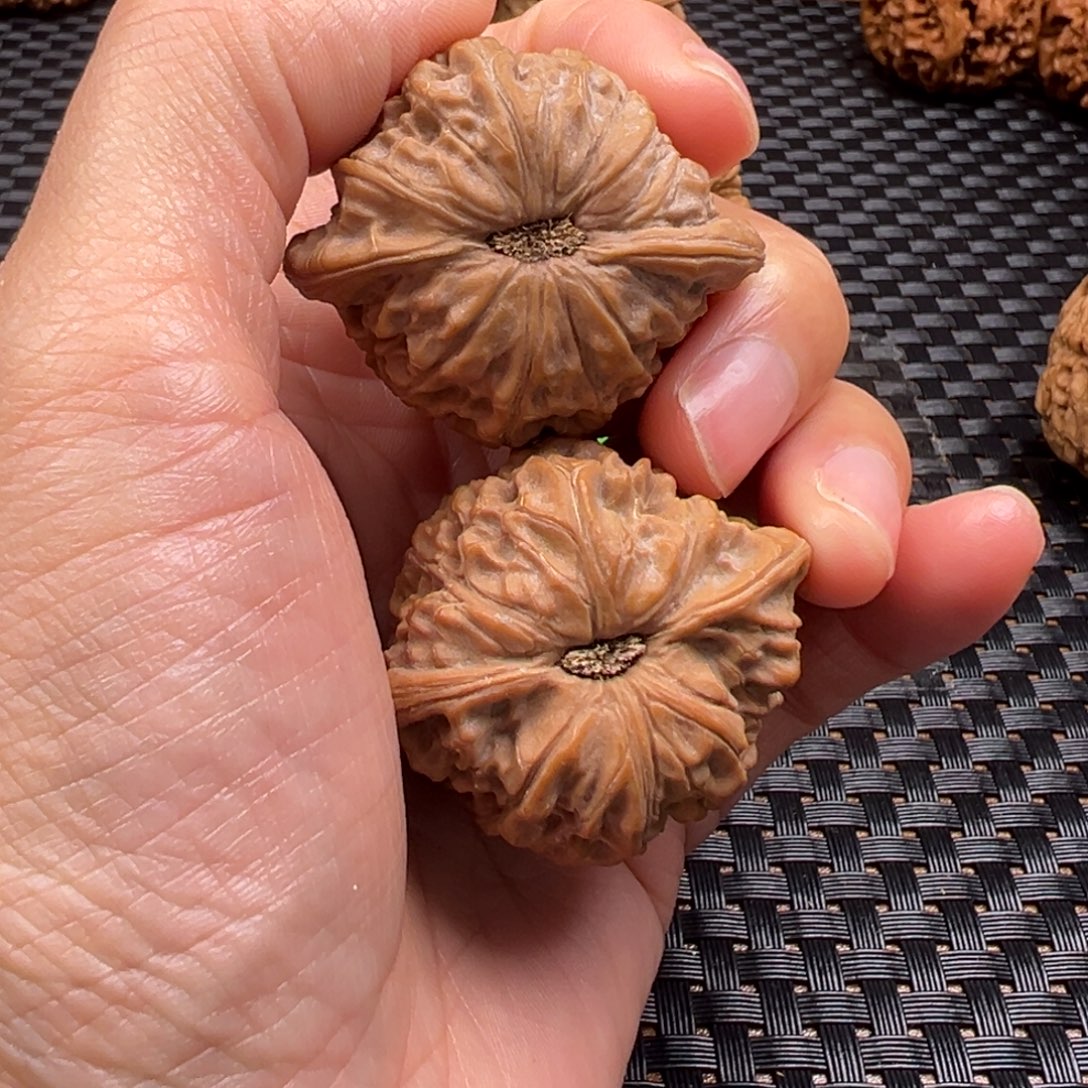文玩核桃吊坠无名