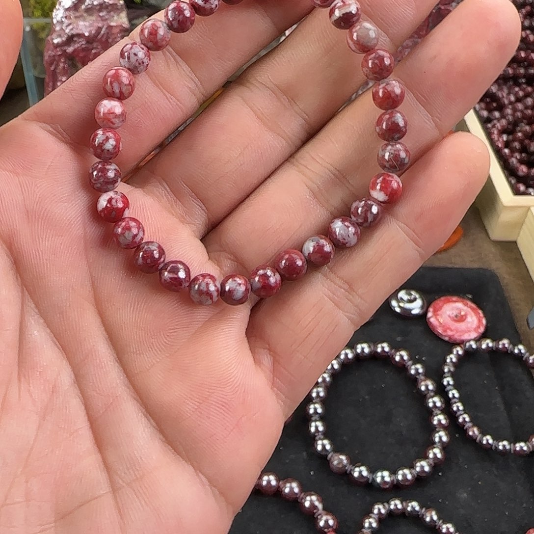 宝***女天然辰砂原矿手串一级