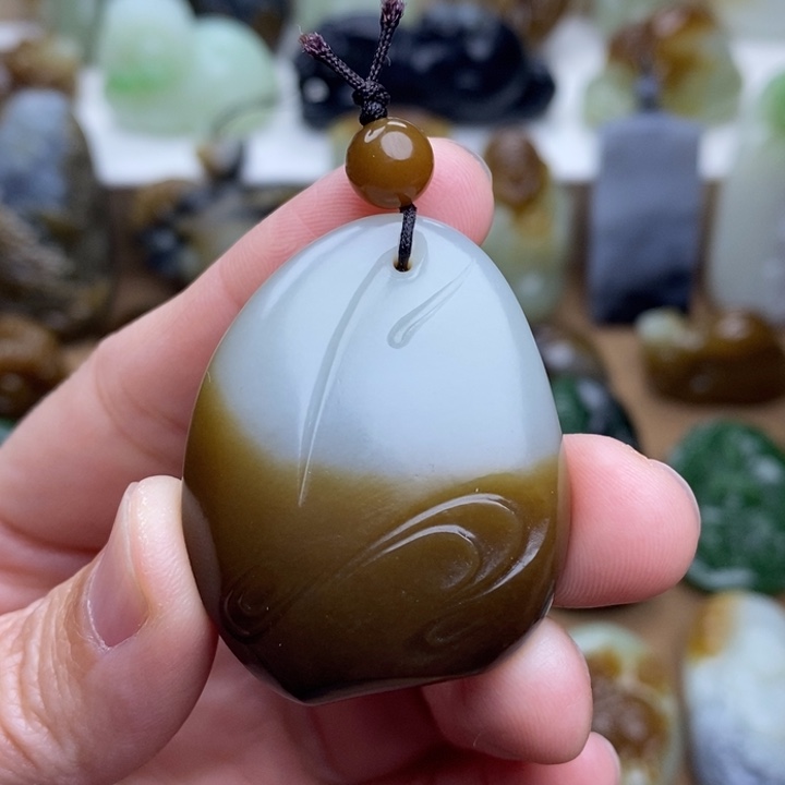 和田玉未镶嵌颈饰