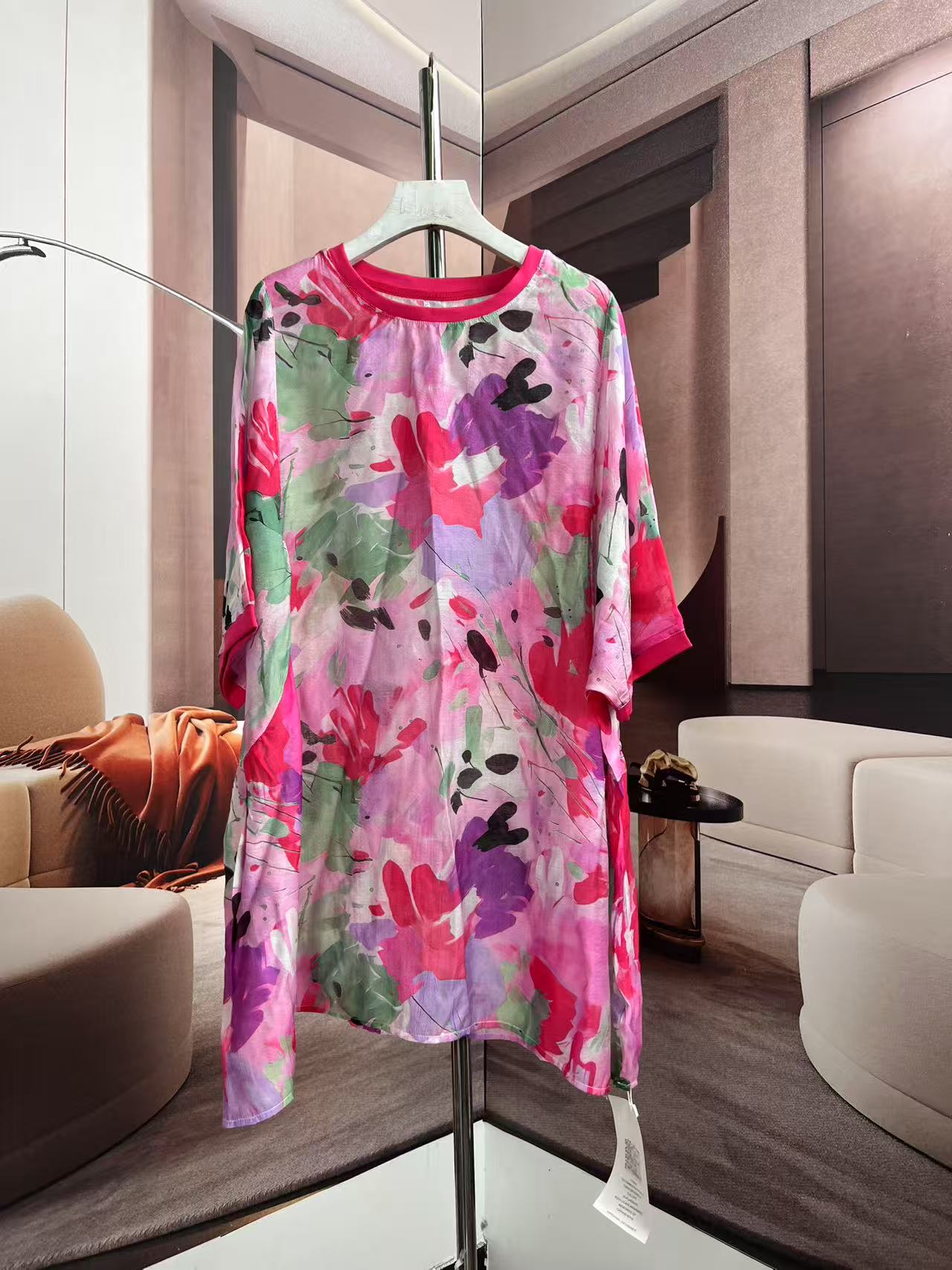 粉色夏设计2025新款落肩袖彩绘宽松型T恤碎花韩版时尚休闲上衣