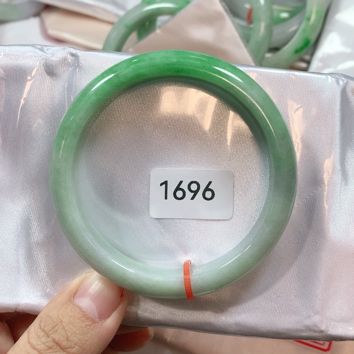 翡翠手镯未镶嵌天然翡翠手镯56.5