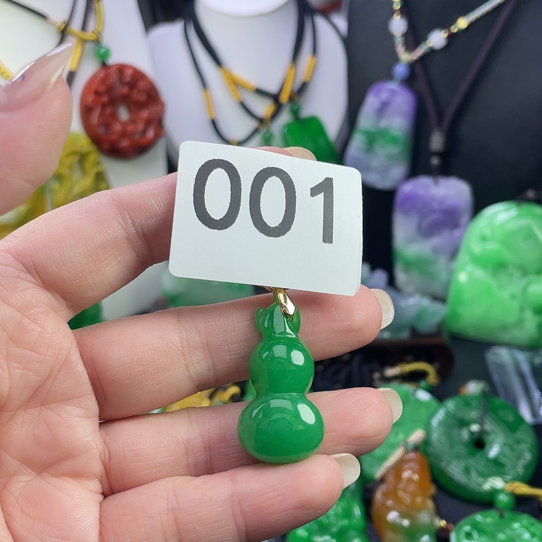 翡翠未镶嵌吊坠(赠链)