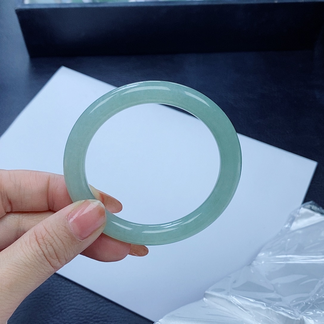 翡翠手镯未镶嵌55圈口