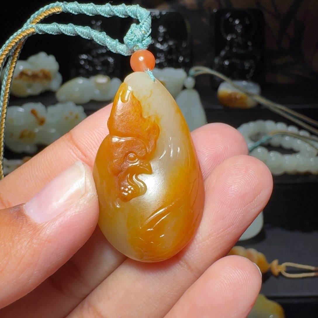 小***画和田玉未镶嵌颈饰