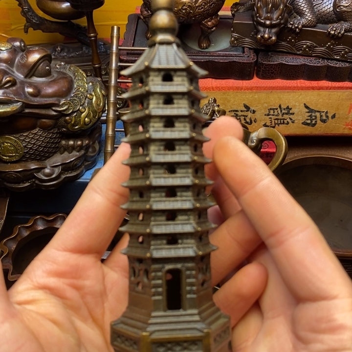 铜器摆件做工精良