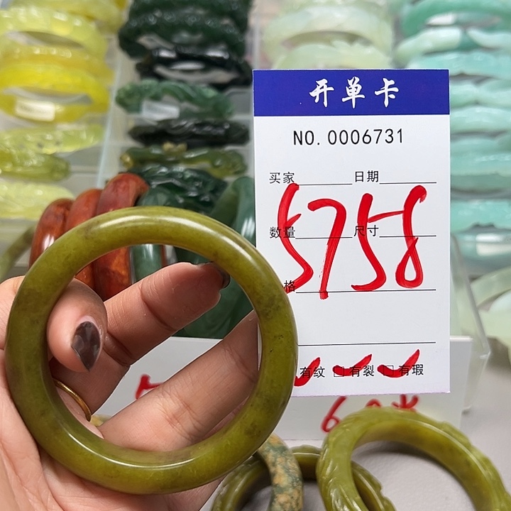 蛇纹石玉未镶嵌手镯