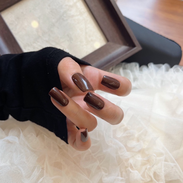 棕红色高级显白手工穿戴甲新款假指甲日常百搭美甲高级感秋冬款式