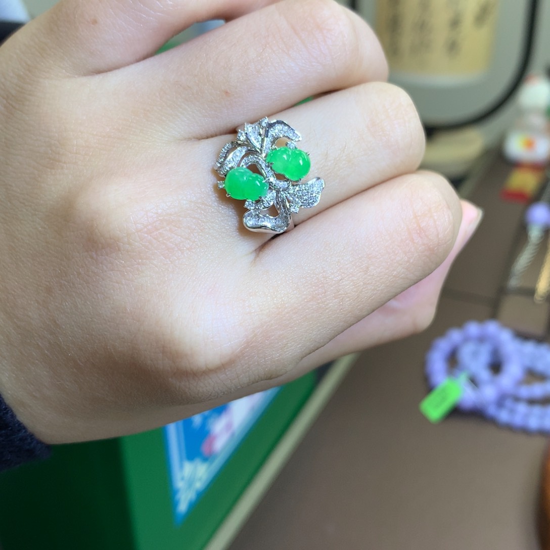 翡翠颈饰18K金镶嵌翡翠