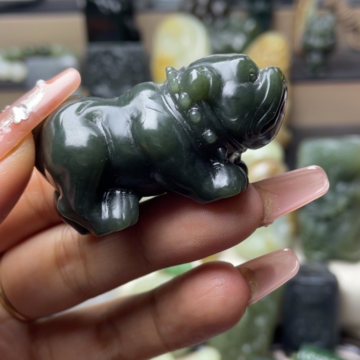 和田玉未镶嵌把件