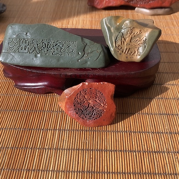 红***客原石雕刻工艺品手把摆件