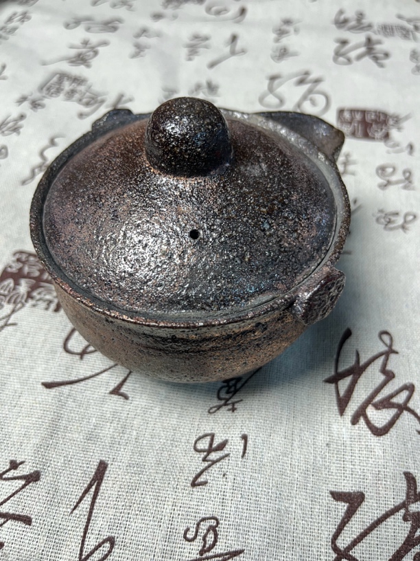 荥经黑砂茶具手抓壶