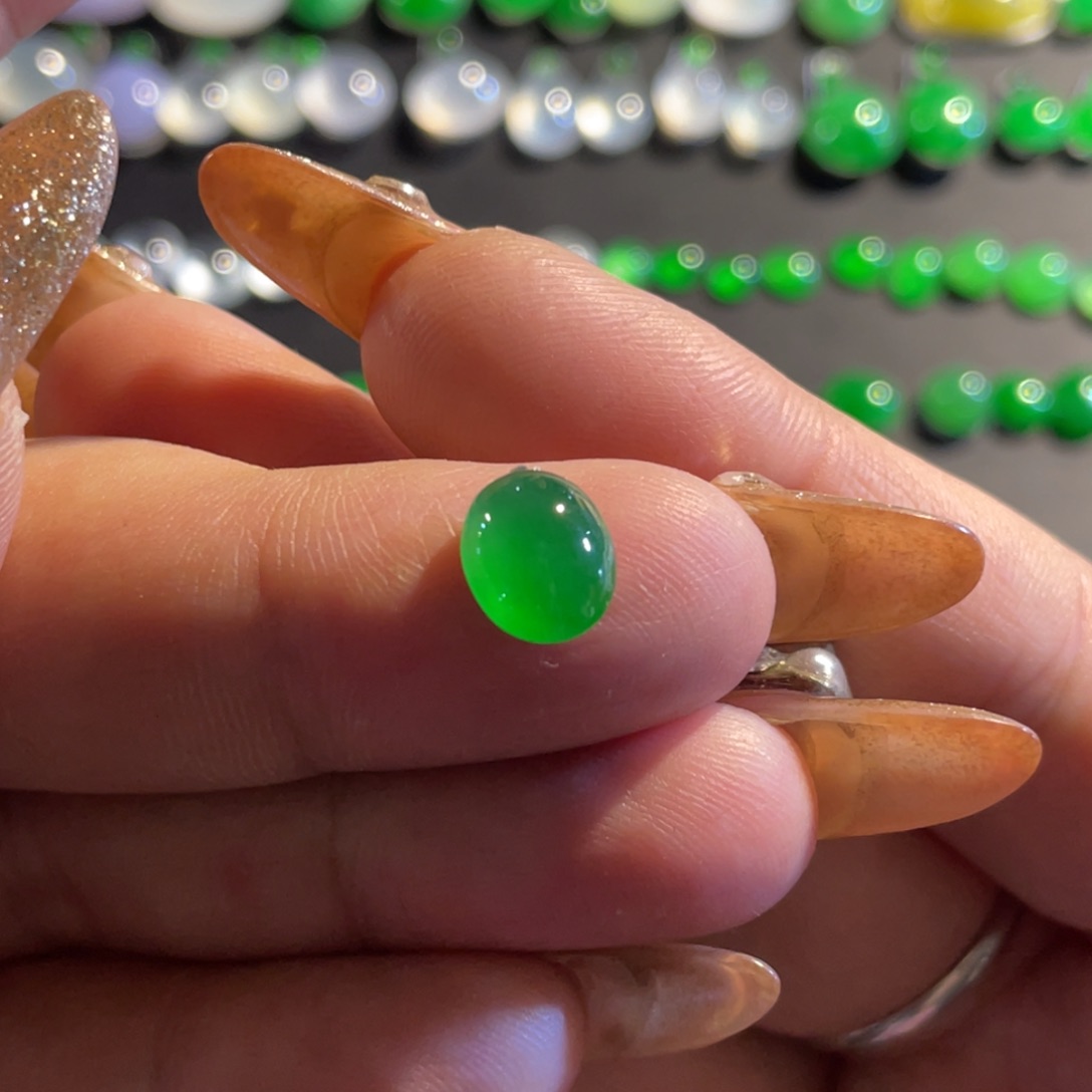 翡翠颈饰未镶嵌蛋面