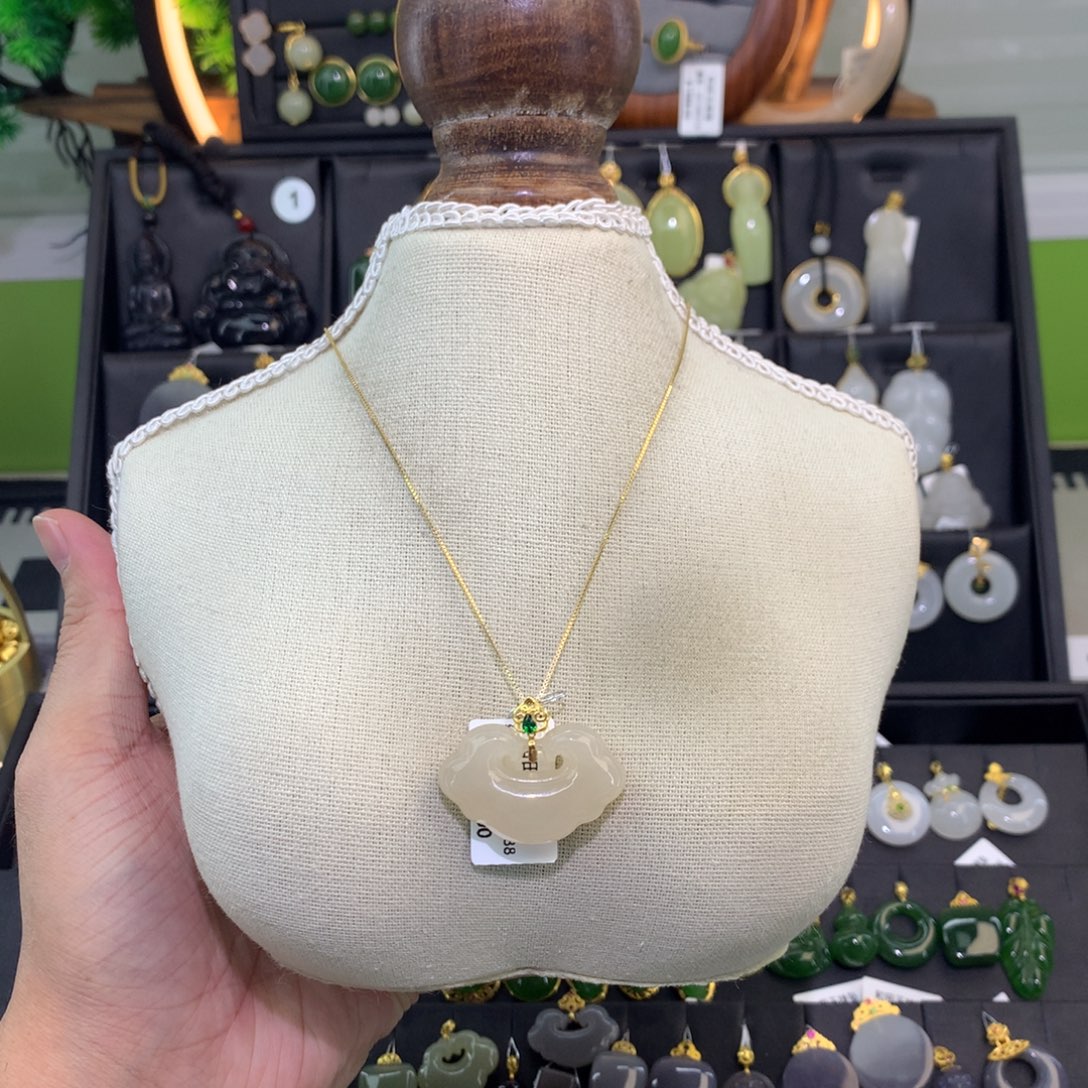 和田玉18K金镶嵌吊坠(赠链)