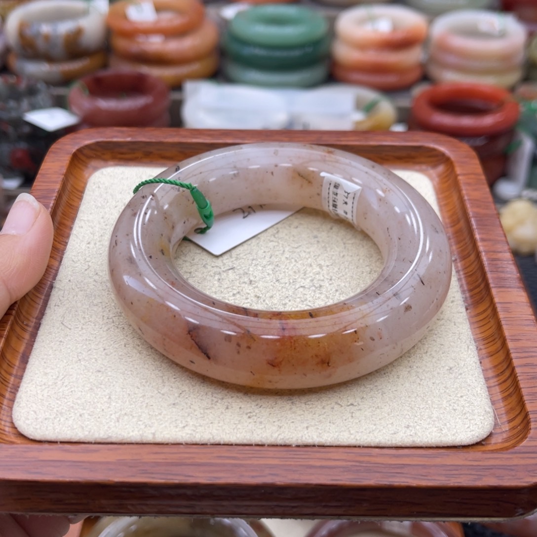 石英质玉未镶嵌手镯