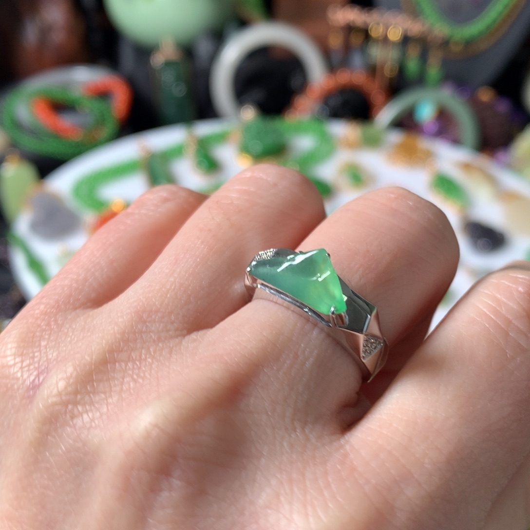 翡翠戒指18K金镶嵌發**宝SL0002缅甸A货翡翠