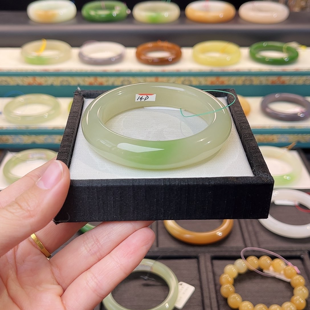 和田玉手镯未镶嵌 翠青