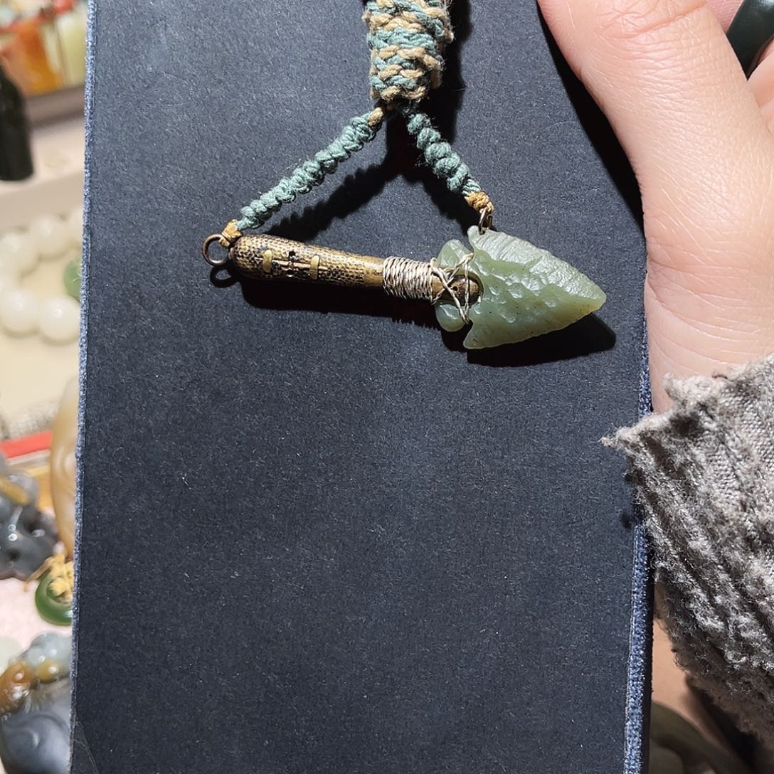 但***。和田玉未镶嵌颈饰