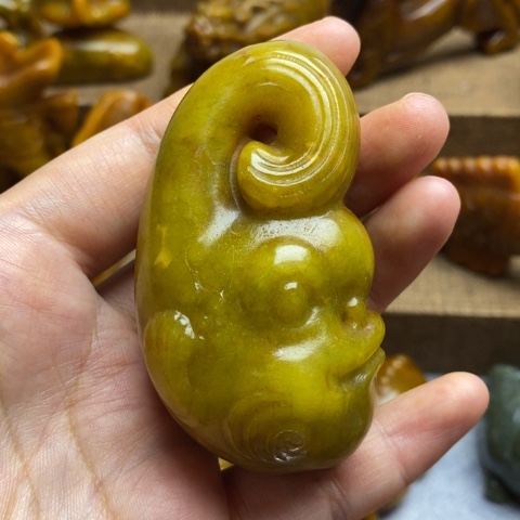 蛇纹石玉未镶嵌颈饰92