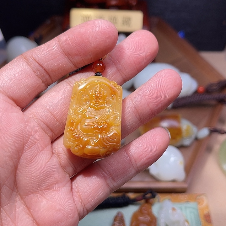 소***기和田玉未镶嵌颈饰