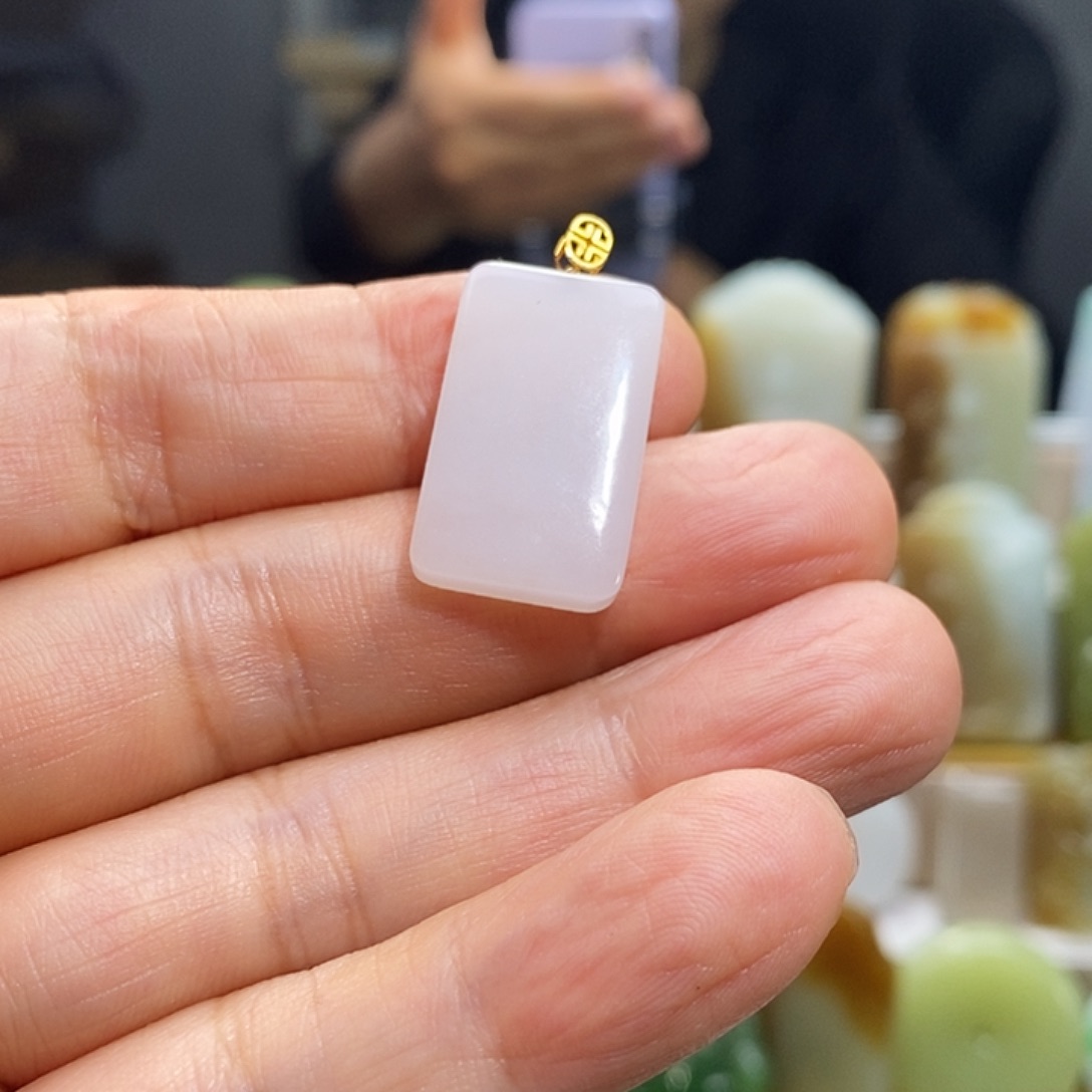 三***疯和田玉18K金镶嵌颈饰