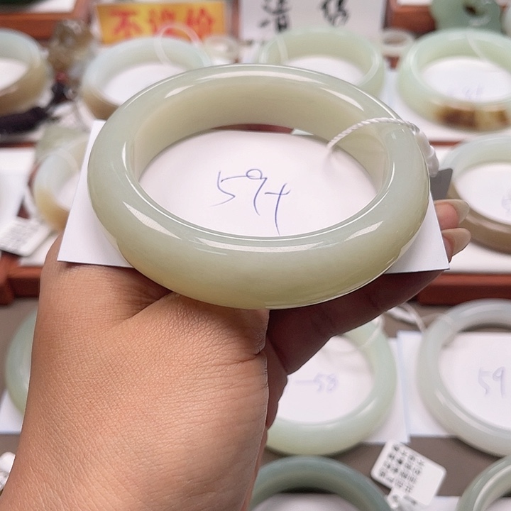 未镶嵌手镯和田玉