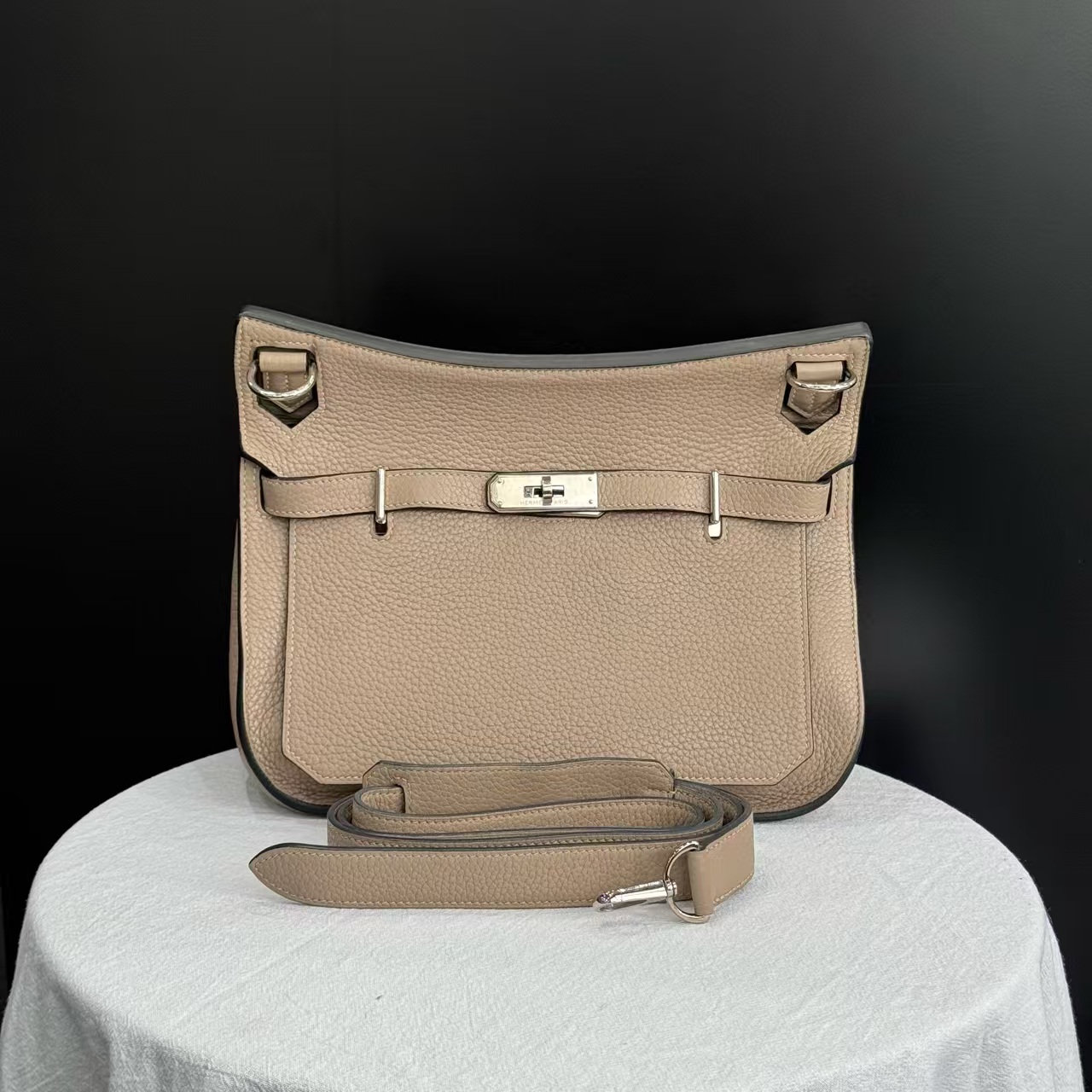 95新 Hermes/爱马仕  Jypsiere吉普赛28斑鸠灰银扣 TC皮 框N 肩带