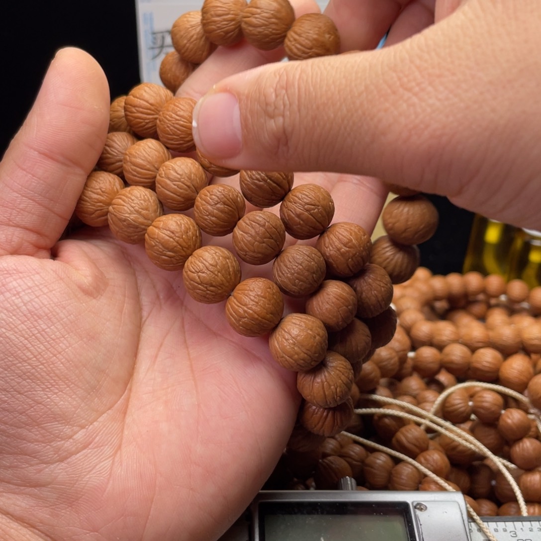 吊坠猴头核桃凤羽