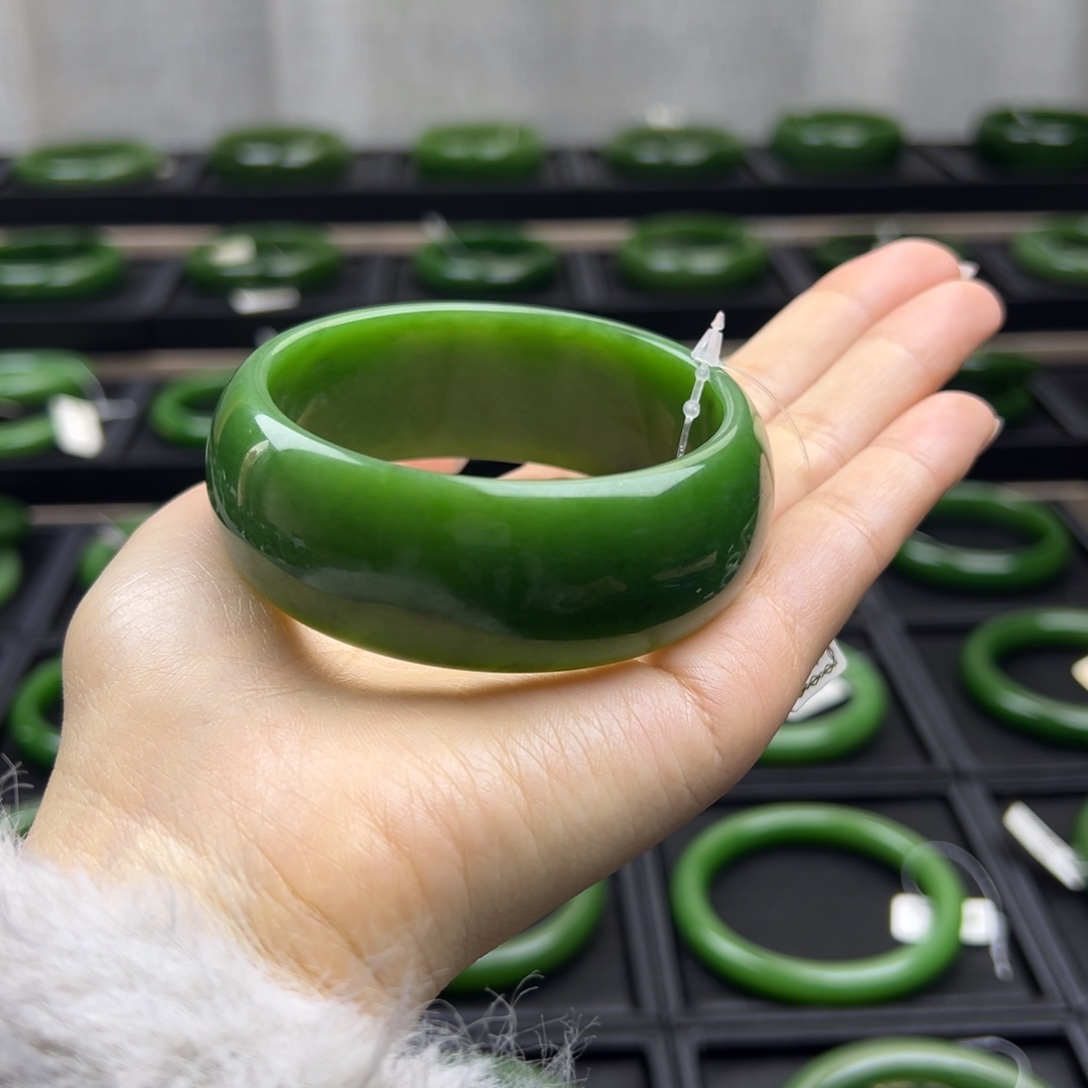 和田玉（碧玉）未镶嵌手镯