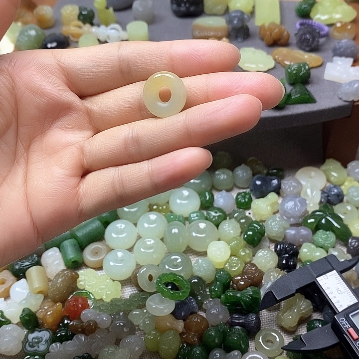 未镶嵌和田玉挂件甜甜圈