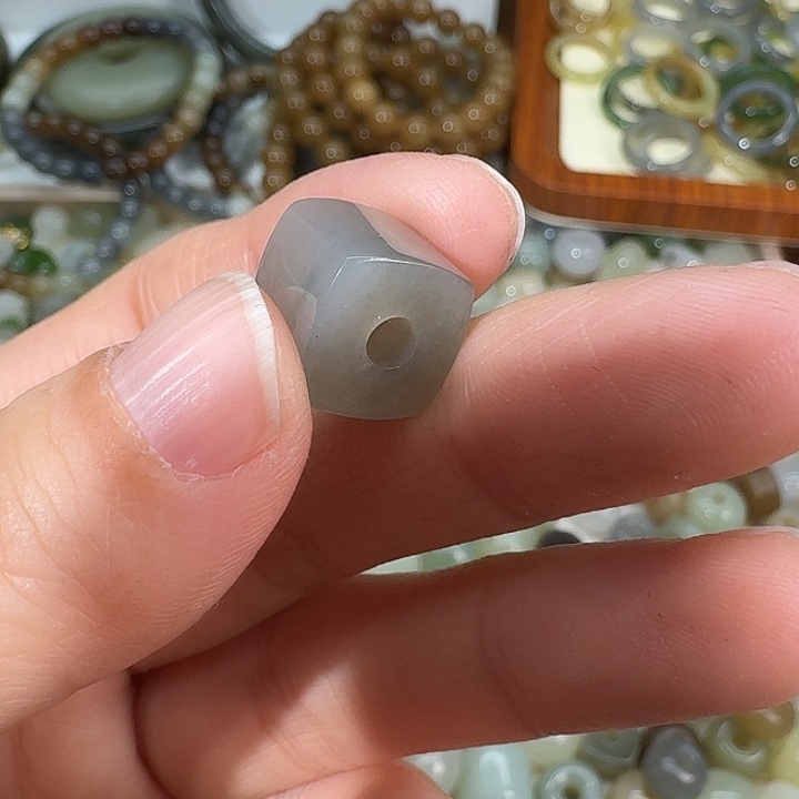 ****w和田玉未镶嵌颈饰1011